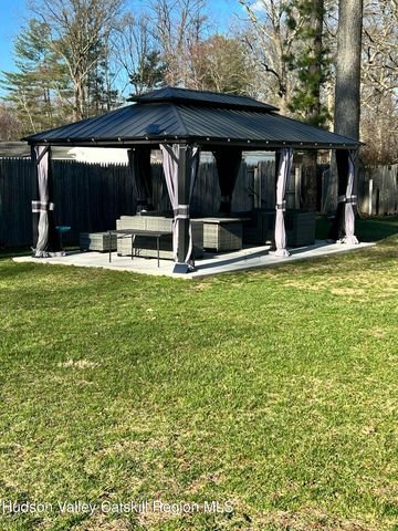 33 Mary Ave, Lake Katrine, NY 12449