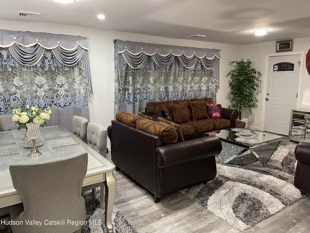 33 Mary Ave, Lake Katrine, NY 12449