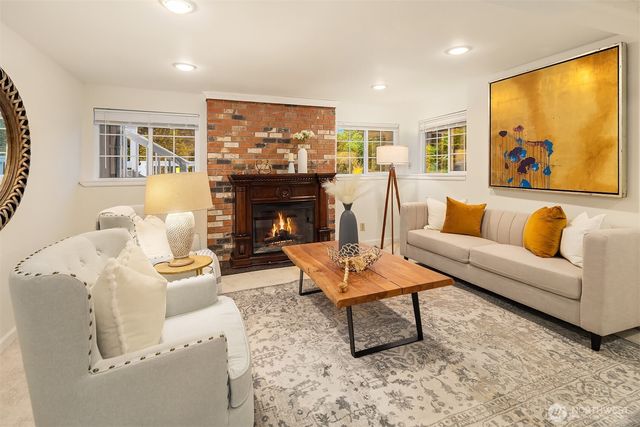 2805 112th Avenue SE, Bellevue, WA 98004