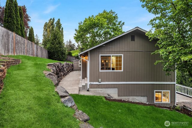 2805 112th Avenue SE, Bellevue, WA 98004