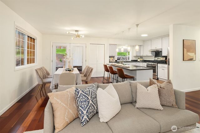 2805 112th Avenue SE, Bellevue, WA 98004