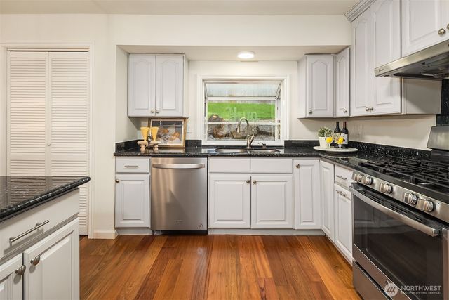 2805 112th Avenue SE, Bellevue, WA 98004