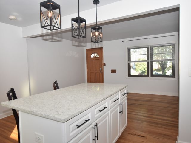 5153 W 64th Place, Chicago, IL 60638