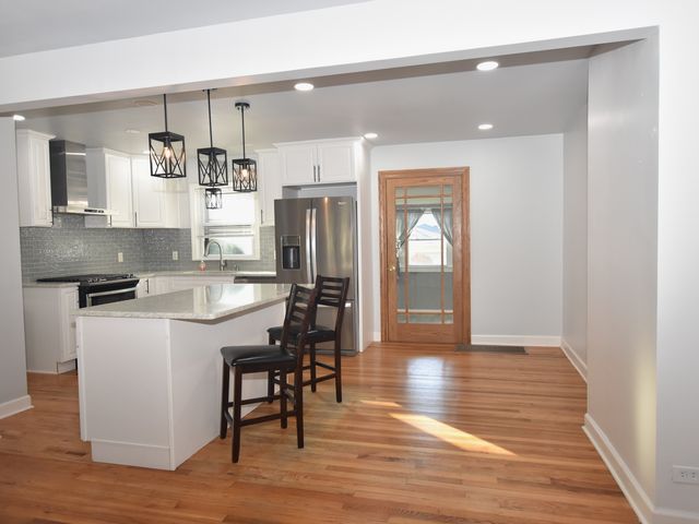 5153 W 64th Place, Chicago, IL 60638