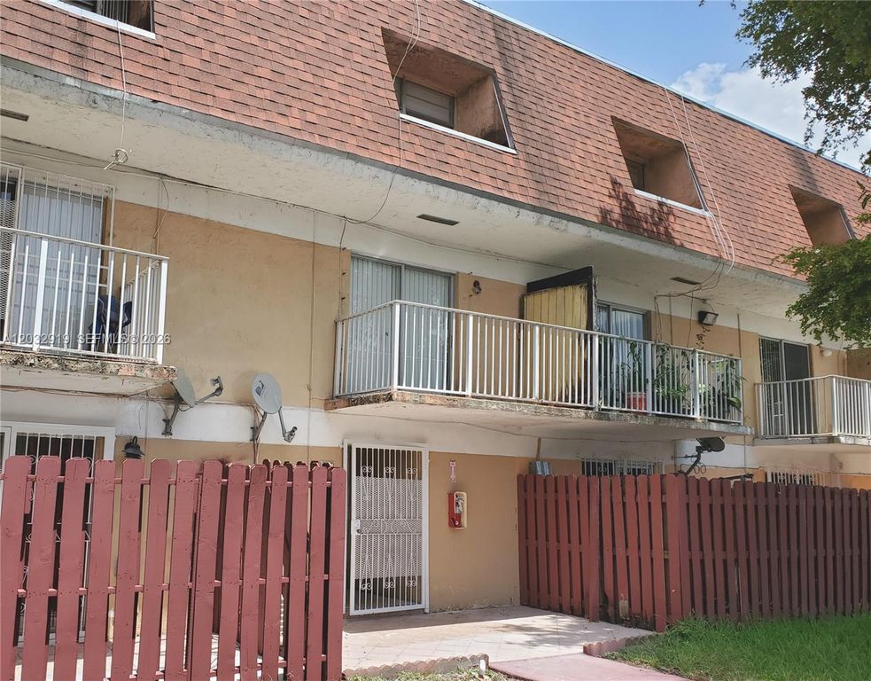 250 NW 107th Ave 106, Miami, FL 33172