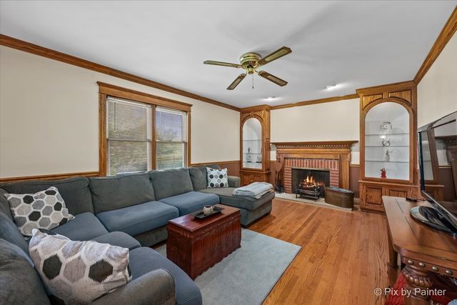 765 Crest Drive, Cary, IL 60013