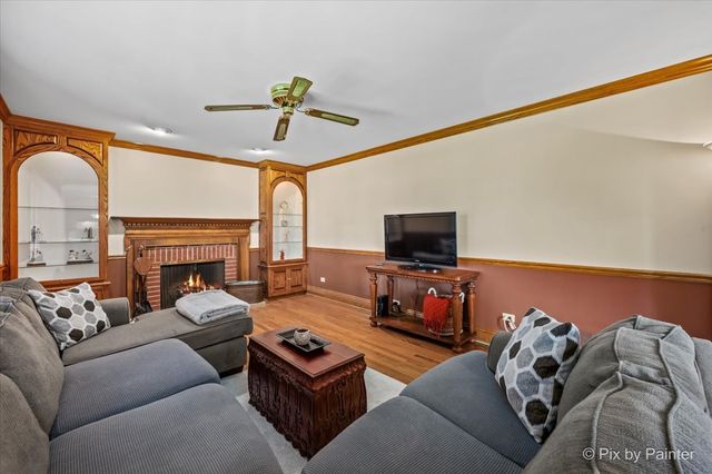 765 Crest Drive, Cary, IL 60013