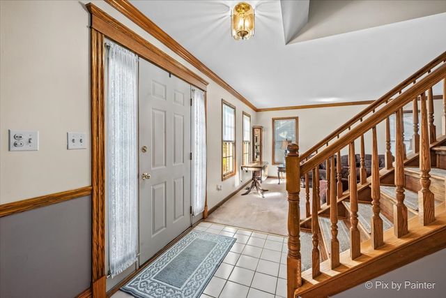 765 Crest Drive, Cary, IL 60013