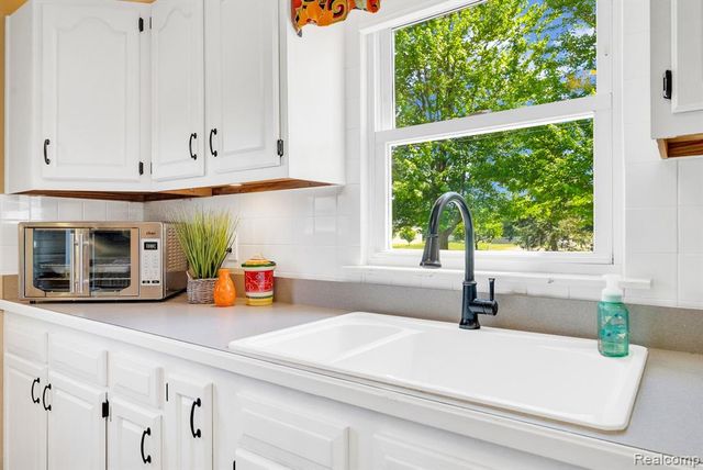 1020 Capac Road, Berlin, MI 48002