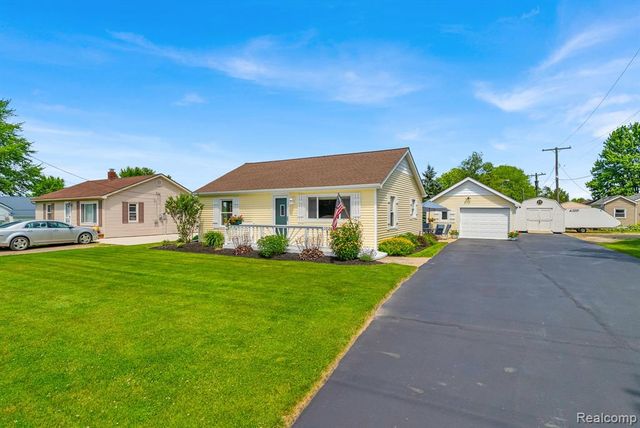 1020 Capac Road, Berlin, MI 48002