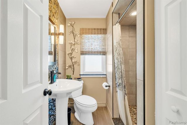 1020 Capac Road, Berlin, MI 48002