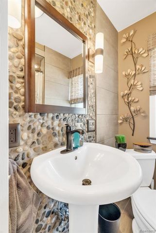 1020 Capac Road, Berlin, MI 48002