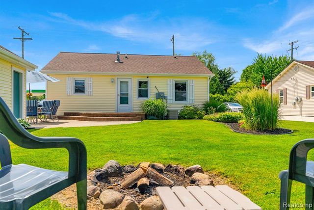 1020 Capac Road, Berlin, MI 48002