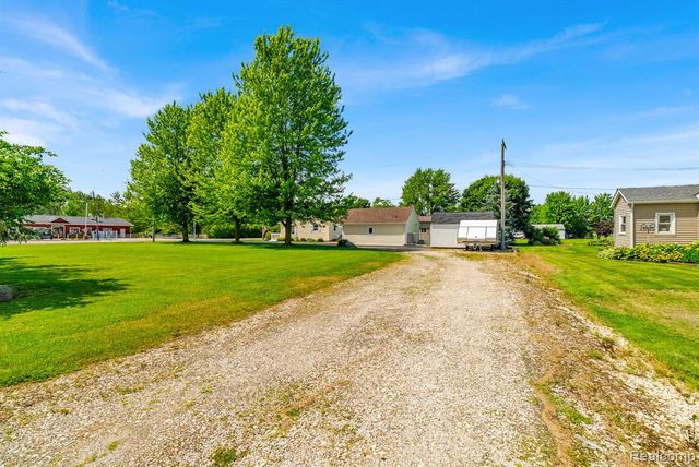 1020 Capac Road, Berlin, MI 48002