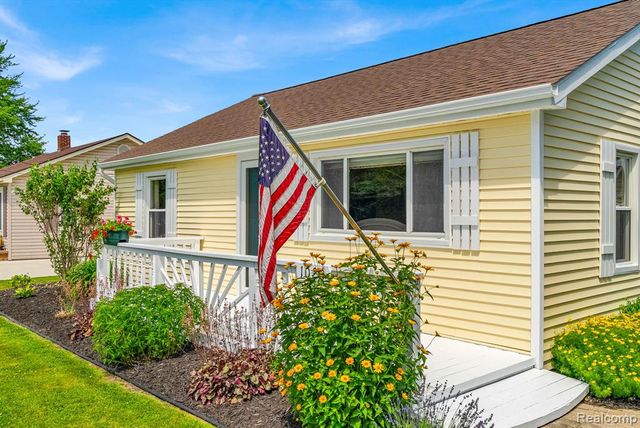 1020 Capac Road, Berlin, MI 48002