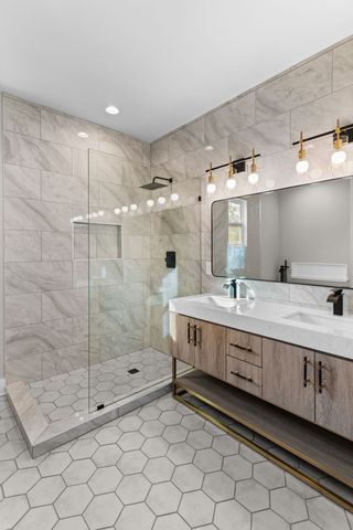 1055 11th St, Old Hickory, TN 37138