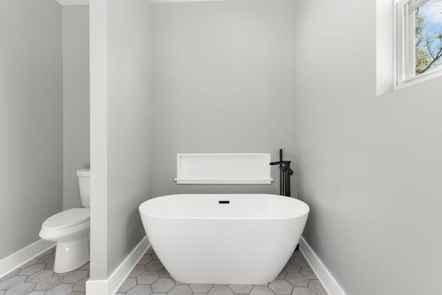 1055 11th St, Old Hickory, TN 37138