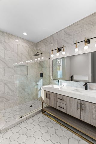 1055 11th St, Old Hickory, TN 37138