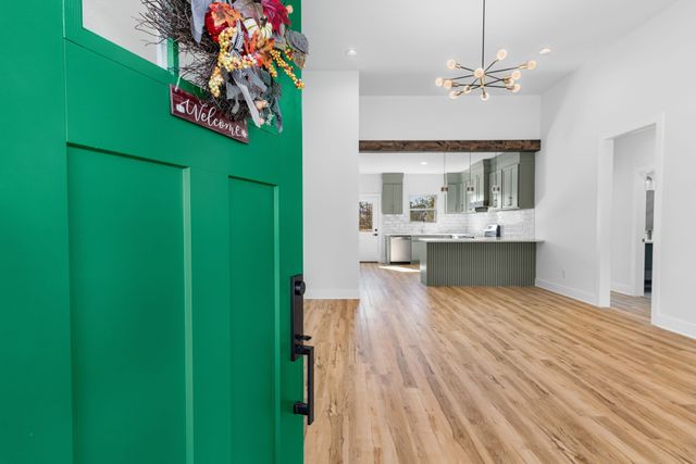 1055 11th St, Old Hickory, TN 37138