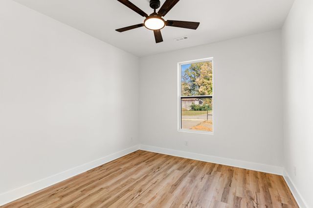 1055 11th St, Old Hickory, TN 37138