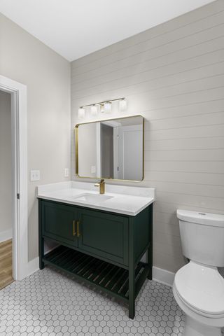 1055 11th St, Old Hickory, TN 37138