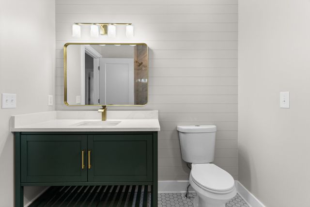 1055 11th St, Old Hickory, TN 37138