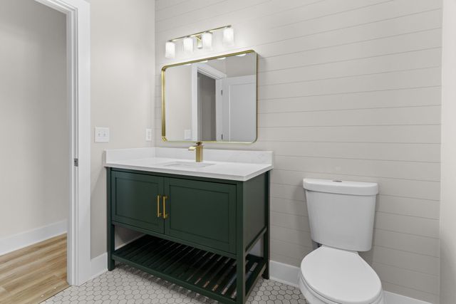 1055 11th St, Old Hickory, TN 37138