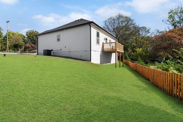 1055 11th St, Old Hickory, TN 37138