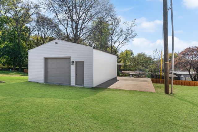 1055 11th St, Old Hickory, TN 37138