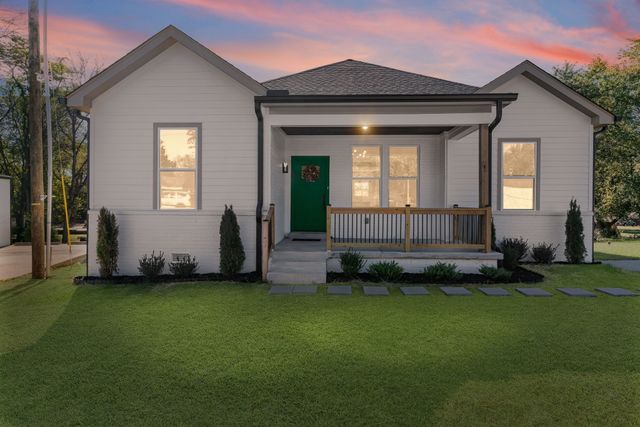 1055 11th St, Old Hickory, TN 37138