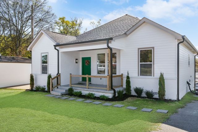 1055 11th St, Old Hickory, TN 37138