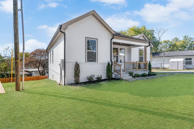 1055 11th St, Old Hickory, TN 37138