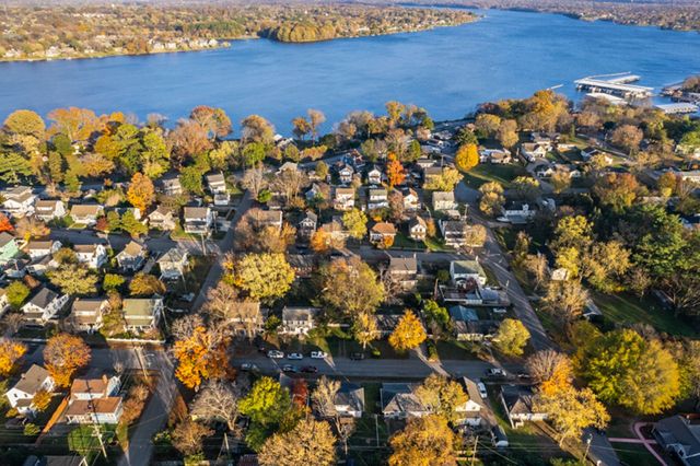 1055 11th St, Old Hickory, TN 37138