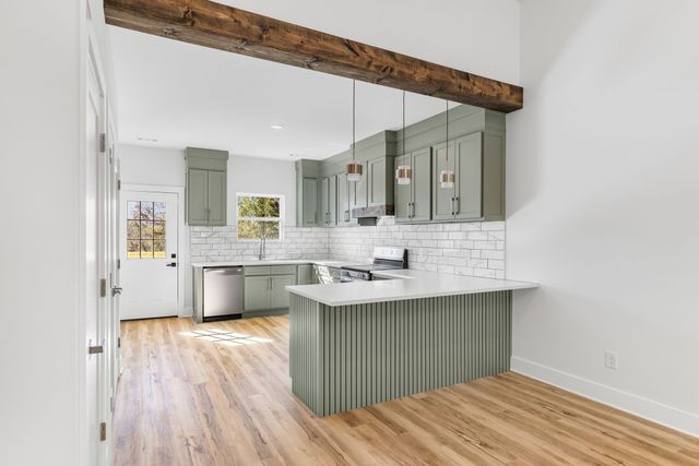 1055 11th St, Old Hickory, TN 37138