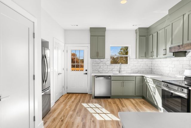 1055 11th St, Old Hickory, TN 37138