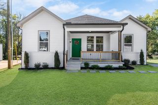 1055 11th St, Old Hickory, TN 37138