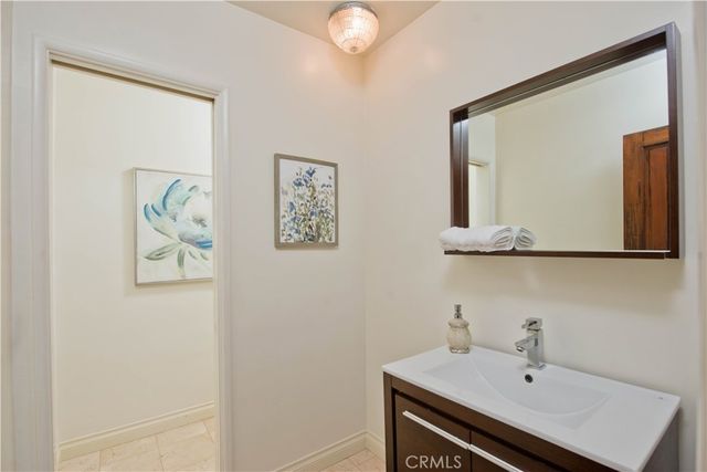 18056 Lake Encino, Encino, CA 91316