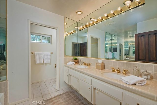 18056 Lake Encino, Encino, CA 91316