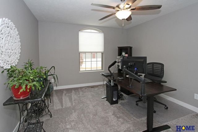 9137 Baybrook Circle, Lincoln, NE 68516