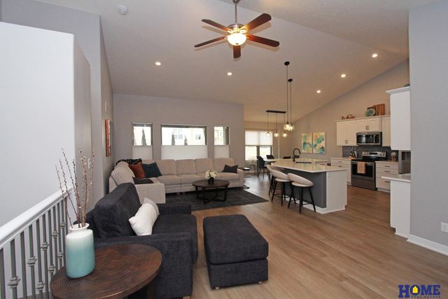 9137 Baybrook Circle, Lincoln, NE 68516