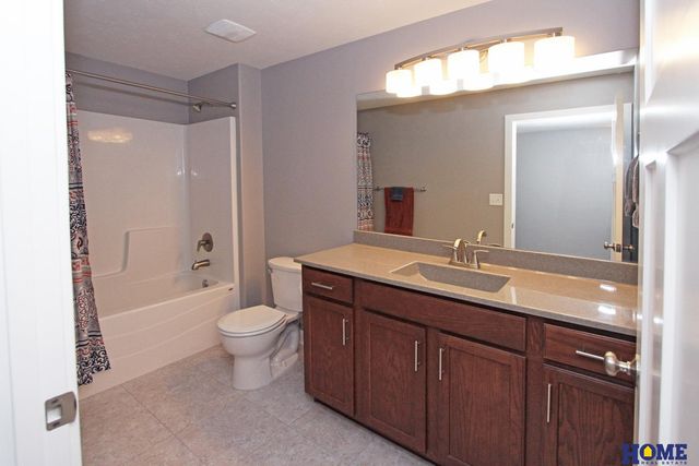 9137 Baybrook Circle, Lincoln, NE 68516