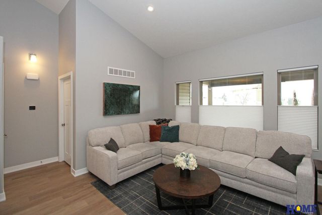 9137 Baybrook Circle, Lincoln, NE 68516