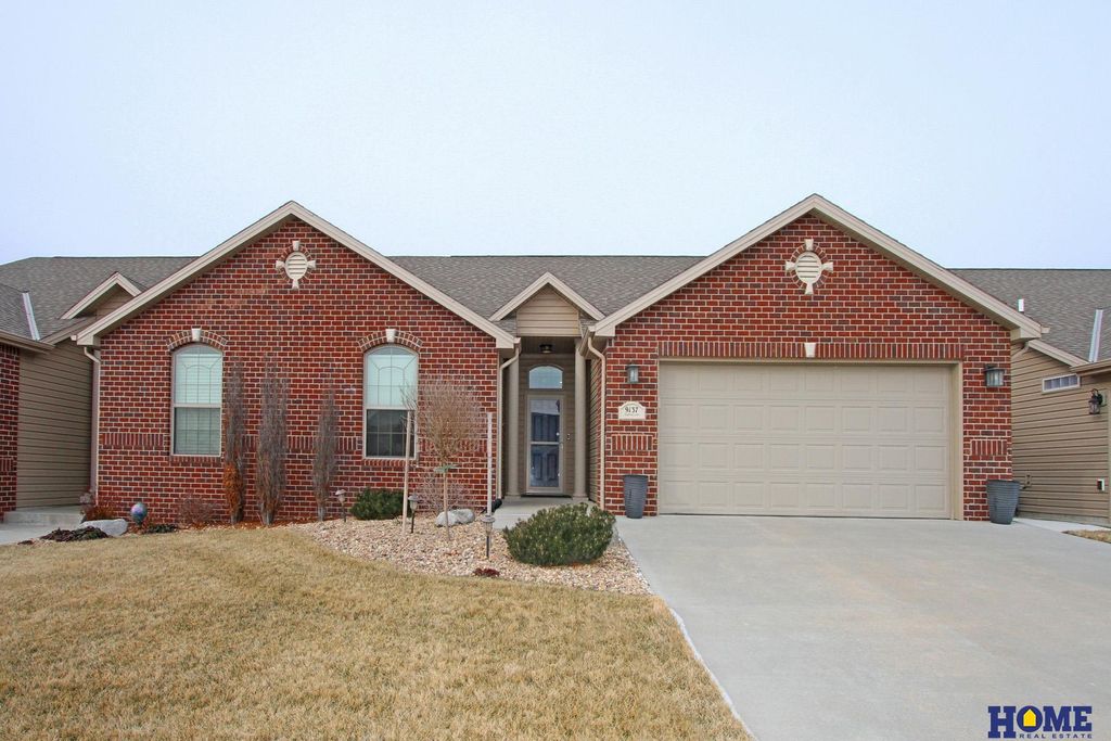 9137 Baybrook Circle, Lincoln, NE 68516