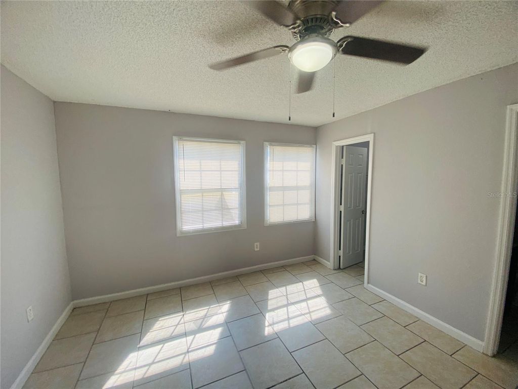 Image 10 of property listing at 2771 L B MCLEOD ROAD A, Orlando, FL 32805