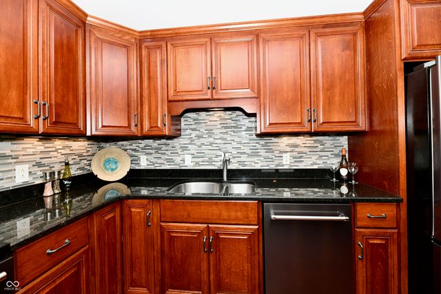 20971 Shoreline Court 302, Noblesville, IN 46062