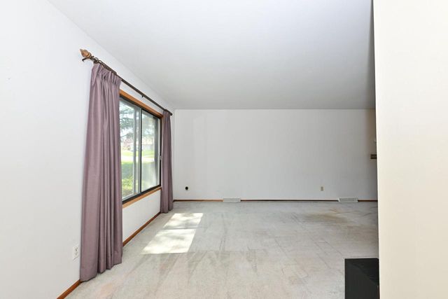 7365 Delaine DRIVE, Oak Creek, WI 53154