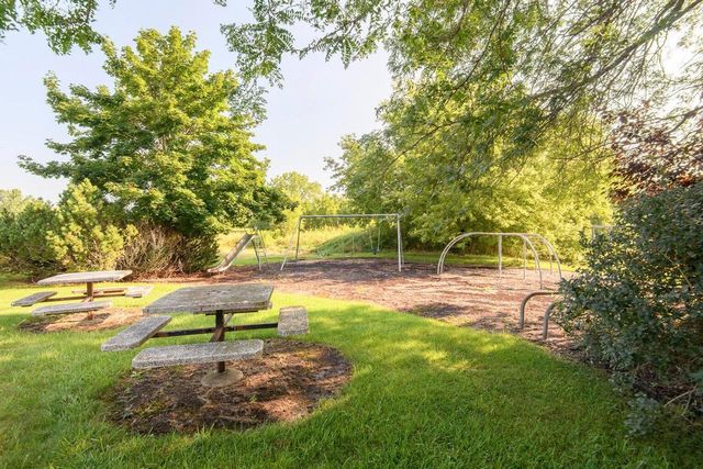 7365 Delaine DRIVE, Oak Creek, WI 53154