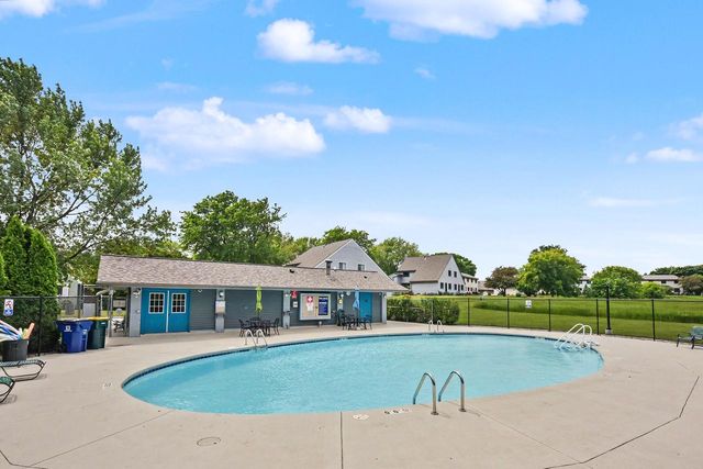 7365 Delaine DRIVE, Oak Creek, WI 53154