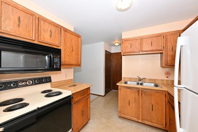 7365 Delaine DRIVE, Oak Creek, WI 53154