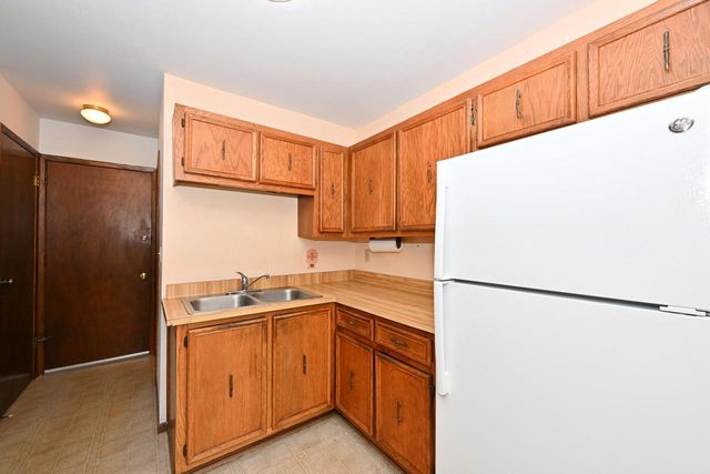 7365 Delaine DRIVE, Oak Creek, WI 53154